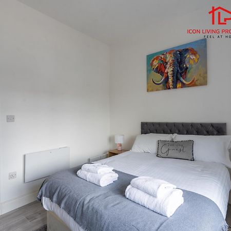1 Bedroom Arch-View Apartment 2 By Icon Living Properties Short Lets & Serviced Accommodation With Free Parking Londen Buitenkant foto