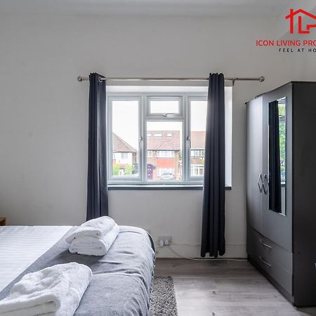 1 Bedroom Arch-View Apartment 2 By Icon Living Properties Short Lets & Serviced Accommodation With Free Parking Londen Buitenkant foto