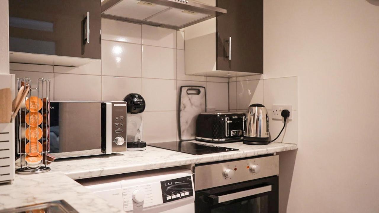 1 Bedroom Arch-View Apartment 2 By Icon Living Properties Short Lets & Serviced Accommodation With Free Parking Londen Kamer foto